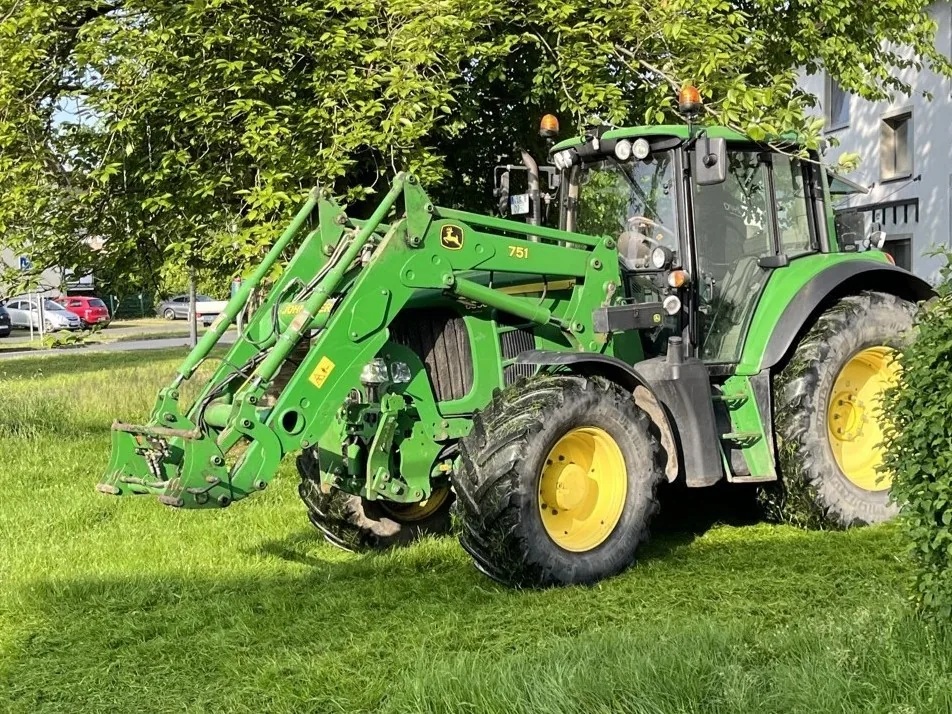 Traktor mit Frontlader