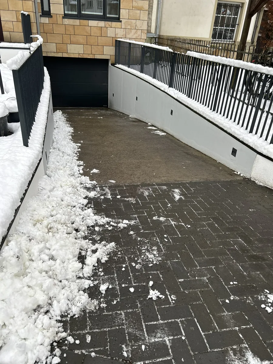 Geräumte Einfahrt nach Schneefall in Münster